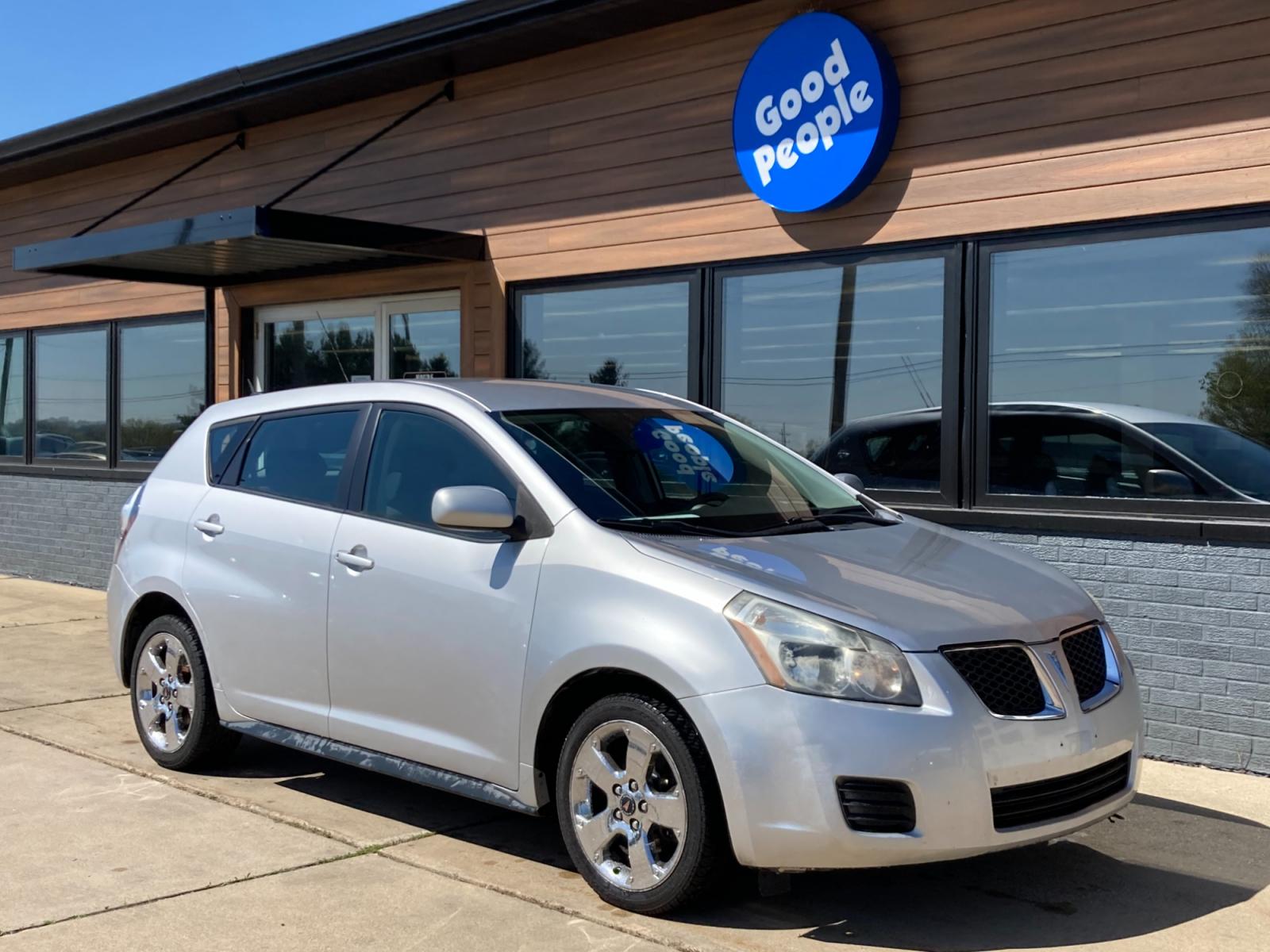 2009 Bright Silver Met Pontiac Vibe 2.4L (5Y2SP67099Z) with an 2.4L L4 DOHC 16V engine, 4-Speed Automatic Overdrive transmission, located at 1800 South Ihm Blvd, Freeport, IL, 61032, (815) 232-5543, 42.278645, -89.607994 - Vibe Base 4D Hatchback 2.4L - Photo #0